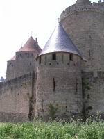 Carcassonne - 02 & 21 - Tour de Berard et Tour du Treseau, et Portes narbonaises au fond